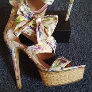 Zigi Soho Khloe zip up heels